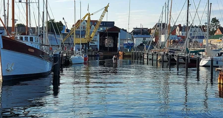 Rathje Werft im Sommer